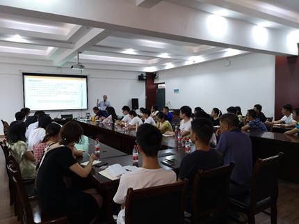 说明: D:\2019年工作\个人事务\Kersten教授\德国美恩茨大学Micheal Kersten教授应邀来自拍裸照
做讲座报告\德国美恩茨大学Micheal Kersten教授应邀来自拍裸照
做讲座报告\Kersten教授讲座报告现场一.jpg