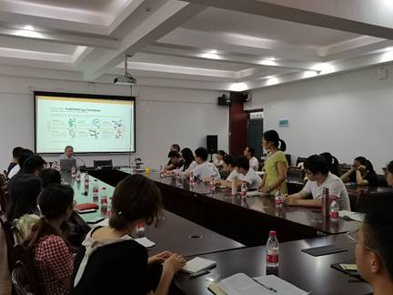 说明: D:\2019年工作\个人事务\Kersten教授\德国美恩茨大学Micheal Kersten教授应邀来自拍裸照
做讲座报告\德国美恩茨大学Micheal Kersten教授应邀来自拍裸照
做讲座报告\Kersten教授讲座报告现场二.jpg